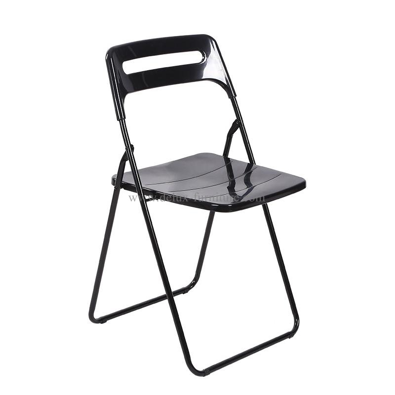 simple folding chairs